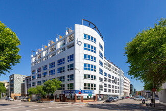 Plus de détails pour Calle De Julián Camarillo, 10, Madrid - Bureau à louer