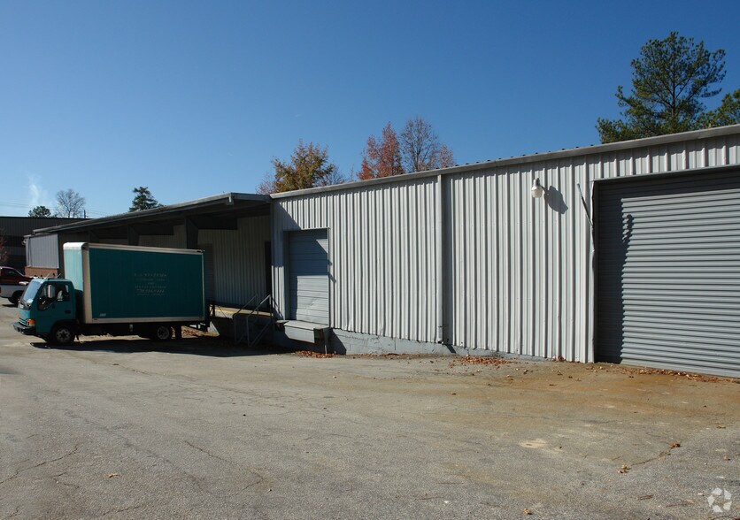 4554 Lewis Rd, Stone Mountain, GA à vendre - Photo du bâtiment - Image 2 de 9