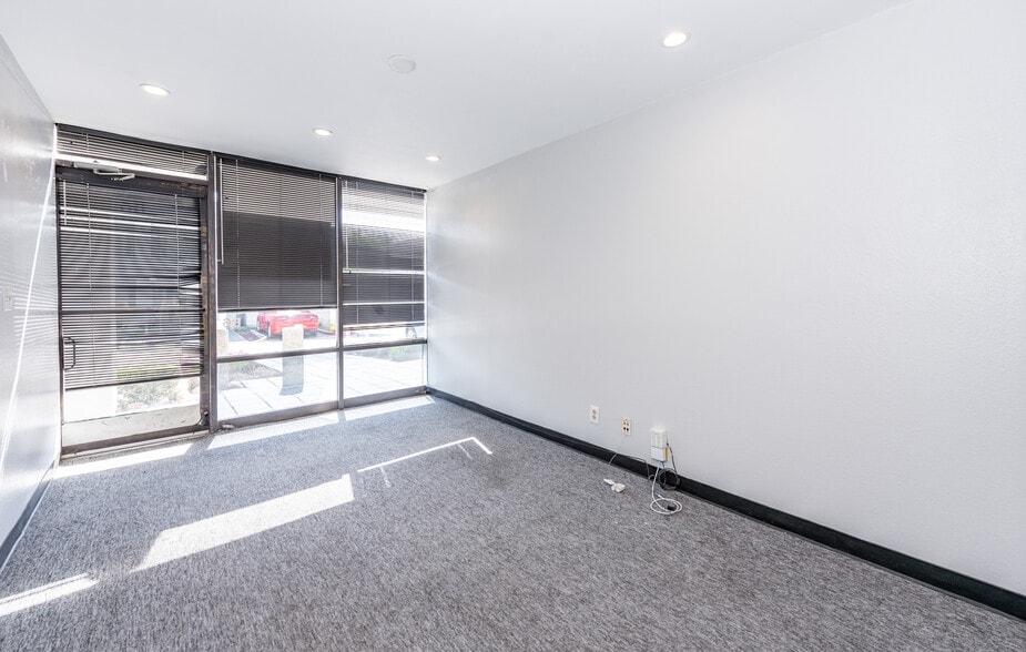 711 W 17th St, Costa Mesa, CA for lease - Interior Photo - Image 2 of 13