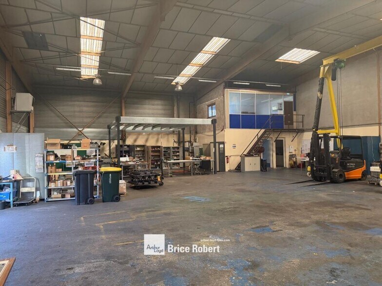 Flex in Vaulx En Velin for lease - Interior Photo - Image 2 of 7