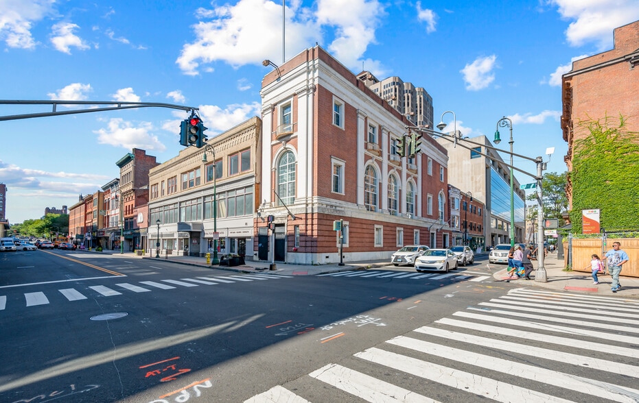 809 Chapel St, New Haven, CT for sale - Building Photo - Image 1 of 9