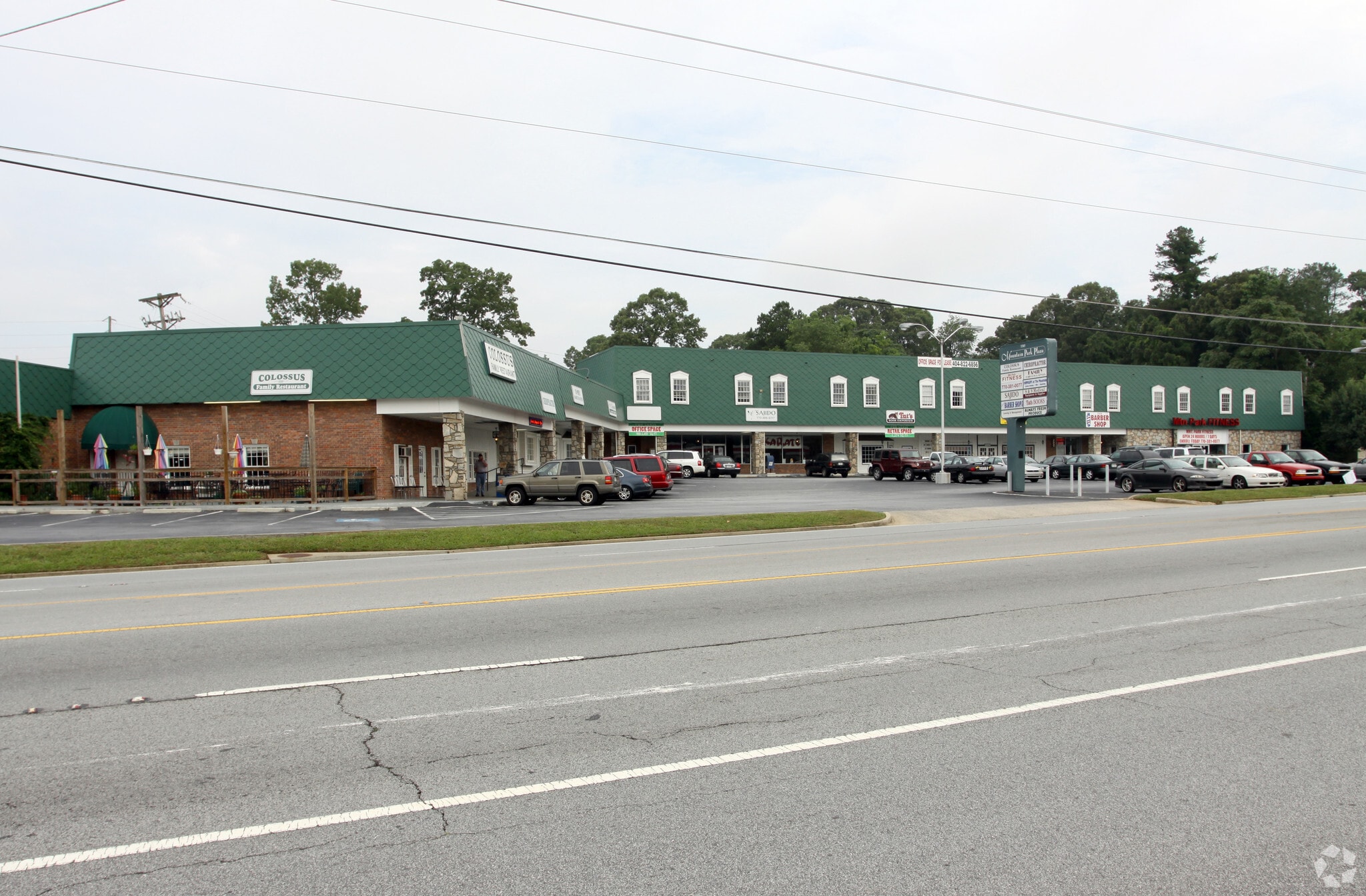 5385 Five Forks Trickum Rd, Stone Mountain, GA à louer Photo du bâtiment- Image 1 de 6