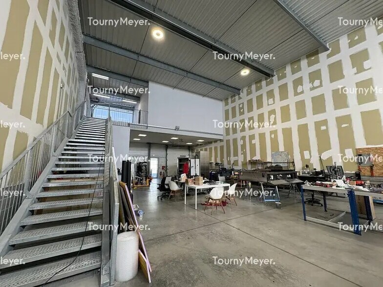 Flex in Escalquens for lease - Interior Photo - Image 3 of 12