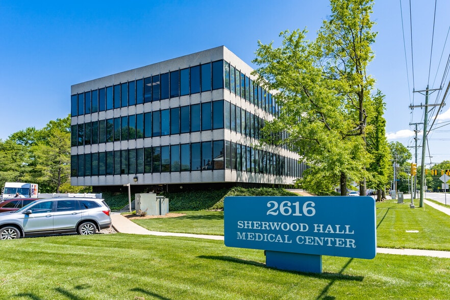 2616 Sherwood Hall Ln, Alexandria, VA for sale - Building Photo - Image 2 of 43