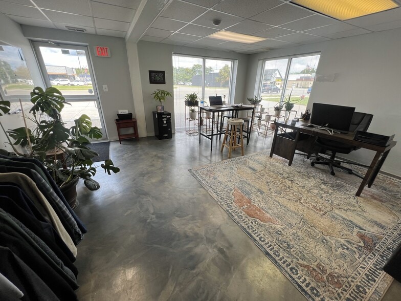 588 S Lapeer Rd, Oxford, MI for sale - Interior Photo - Image 3 of 4