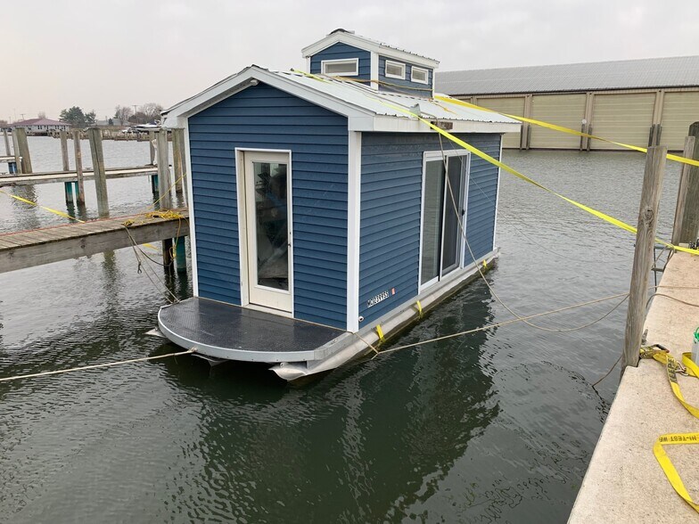 30301 S River Rd, Harrison Township, MI à vendre - Photo du bâtiment - Image 3 de 6