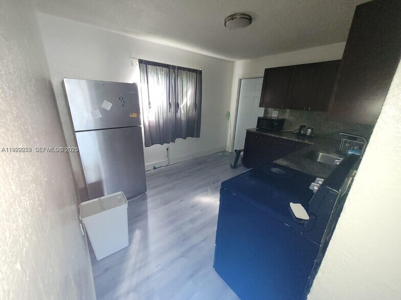 2126 NW 47th Ter, Miami, FL à vendre - Photo intérieure - Image 2 de 35