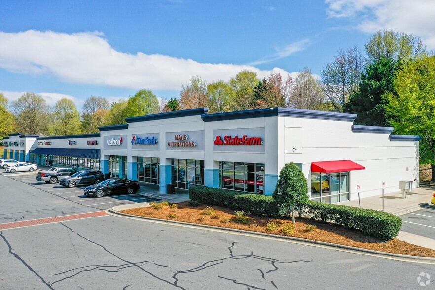 9020 Albemarle Rd, Charlotte, NC for lease - Building Photo - Image 1 of 16