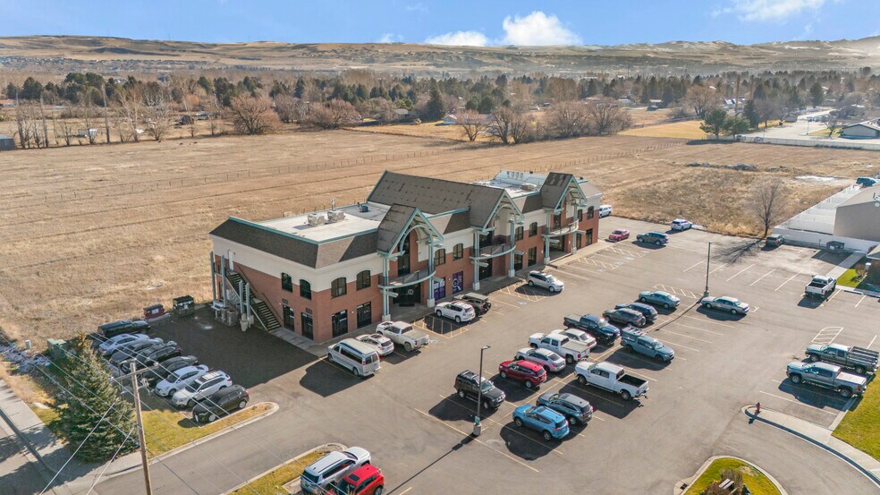 Eagle Pines Plaza 2 Building Investment portefeuille de 2 propriétés à vendre sur LoopNet.ca - Photo du bâtiment - Image 3 de 14