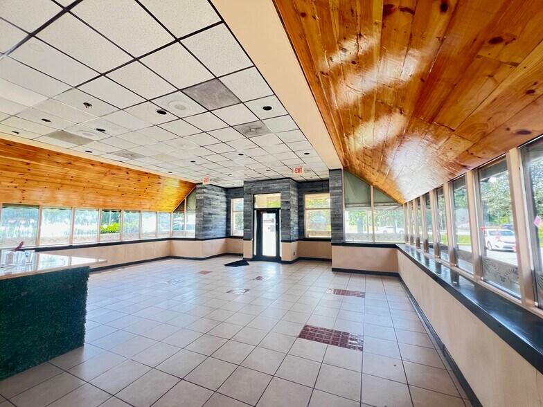 4325 Nc-55 Hwy, Durham, NC à louer - Photo du bâtiment - Image 2 de 5