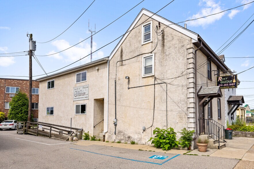 7026 Ridge Ave, Philadelphia, PA à vendre - Photo du bâtiment - Image 2 de 25