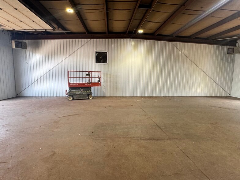 24 W Potomac Pky, Williamsport, MD for lease - Building Photo - Image 3 of 9