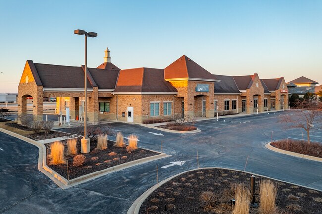 Plus de détails pour 1230 George Towne Dr, Pewaukee, WI - Bureau/Commerce de détail à louer