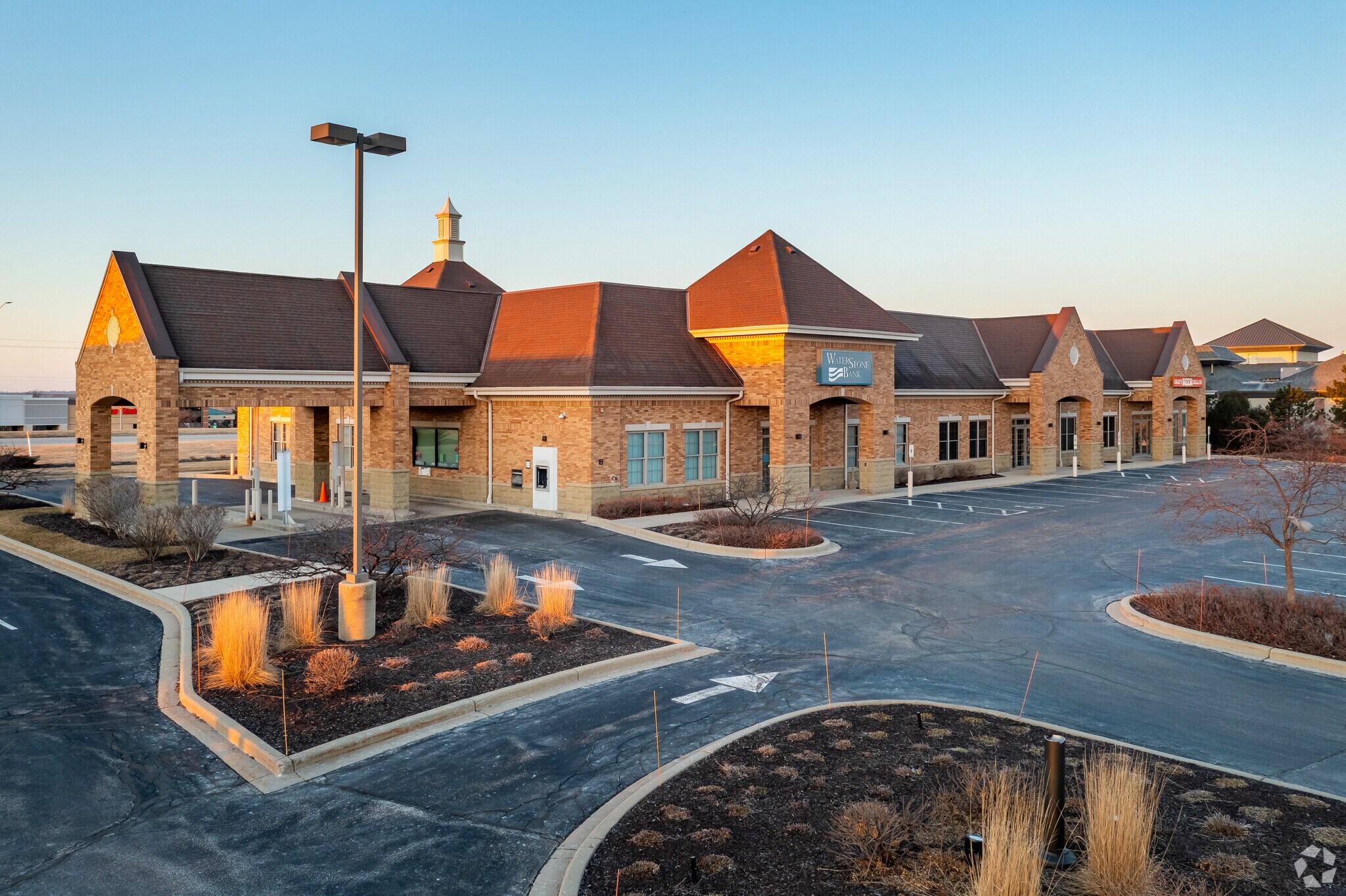 1230 George Towne Dr, Pewaukee, WI for lease Building Photo- Image 1 of 11