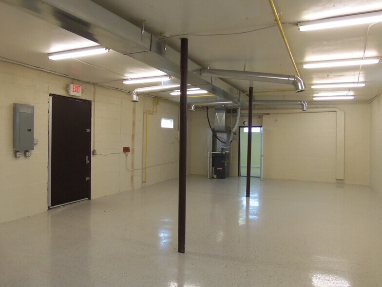 495 N Perry St, Pontiac, MI à louer - Photo du bâtiment - Image 3 de 6