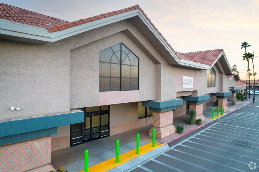 6045-6245 W Chandler Blvd, Chandler, AZ à louer - Photo du bâtiment - Image 2 de 13