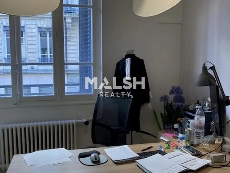 Office in Lyon for lease - Interior Photo - Image 3 of 6