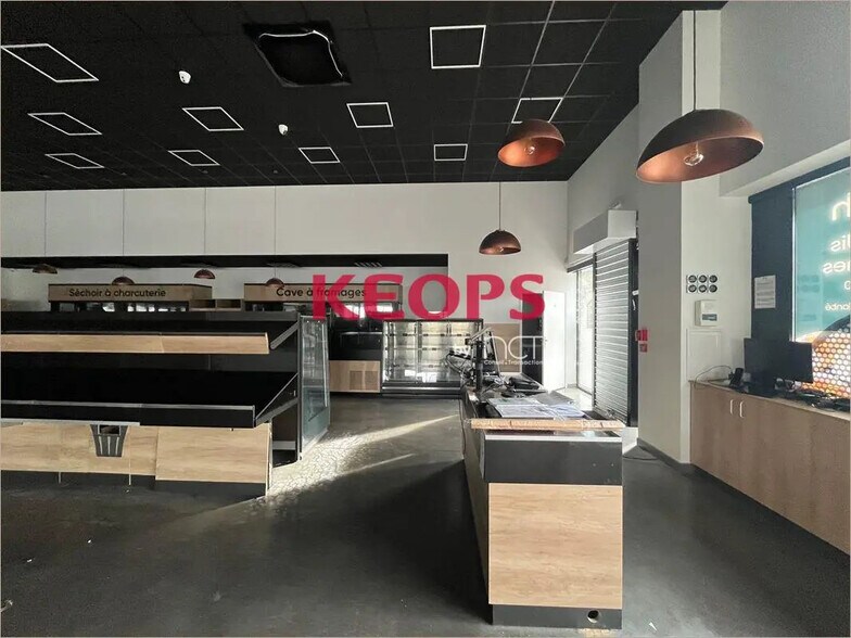 Retail in Cornebarrieu for lease - Interior Photo - Image 3 of 5