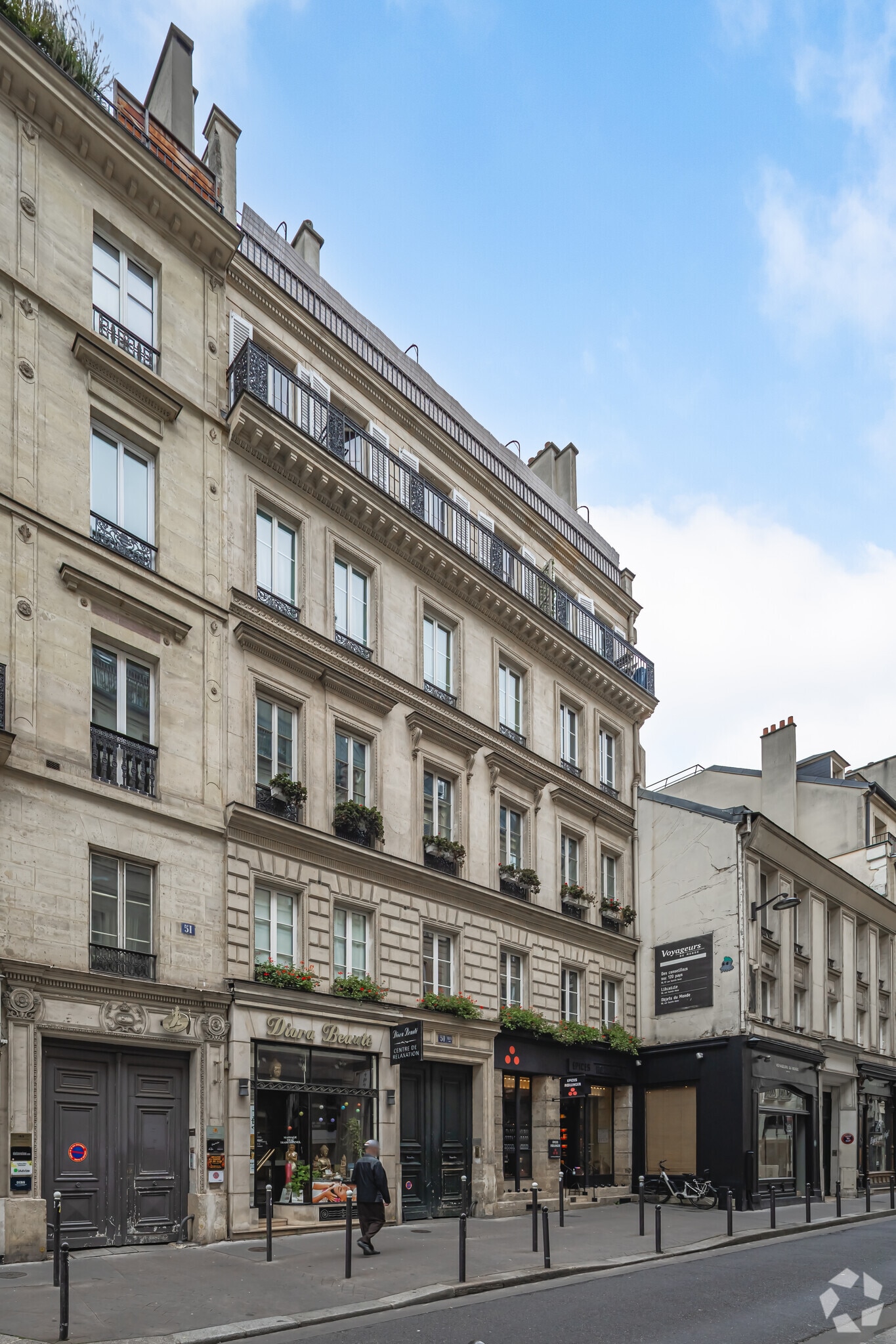 51 Bis Rue Sainte-Anne, Paris for lease Primary Photo- Image 1 of 2