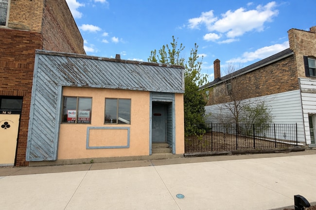 Plus de détails pour 58 Racine St, Menasha, WI - Bureau à vendre