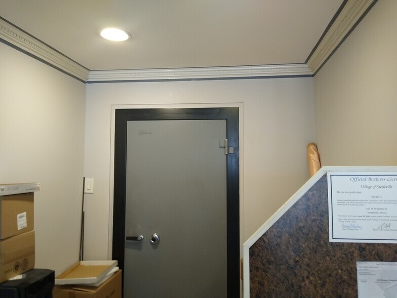 301 W Broadway, Steeleville, IL à vendre - Photo intérieure - Image 3 de 12