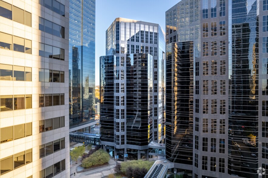 250 2nd St SW, Calgary, AB à louer - Photo du bâtiment - Image 3 de 11