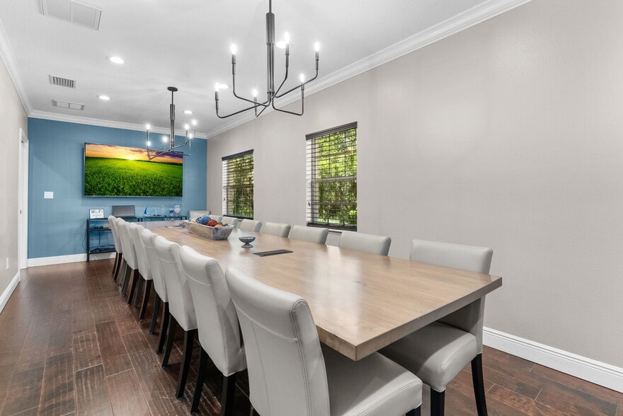 8471-8473 W Linebaugh Ave, Tampa, FL for lease - Interior Photo - Image 3 of 27