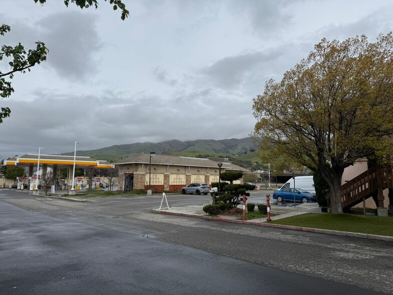 1000 Jacklin Rd, Milpitas, CA for lease - Building Photo - Image 3 of 11