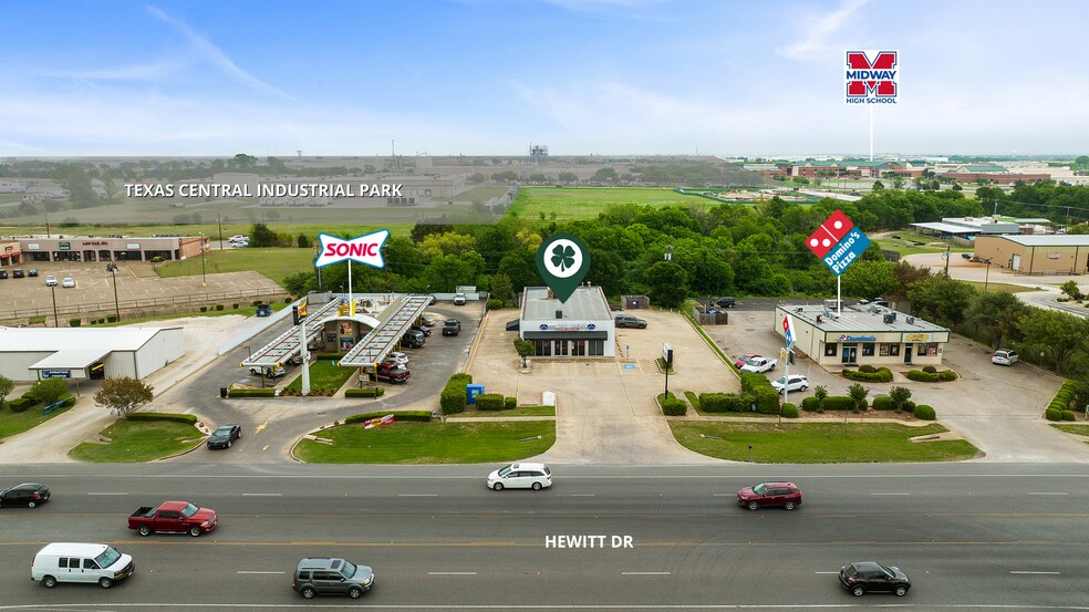 1516 N Hewitt Dr, Woodway, TX à louer - Photo du bâtiment - Image 2 de 5