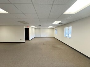 2009-2011 Round Barn Rd, Champaign, IL à louer Photo intérieure- Image 2 de 5