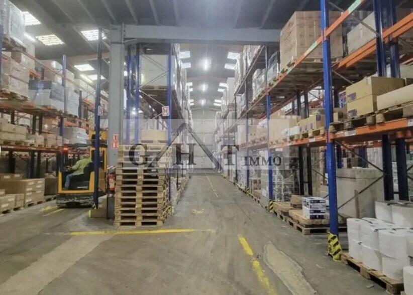 Office in Villeneuve-la-Garenne for lease - Interior Photo - Image 3 of 3