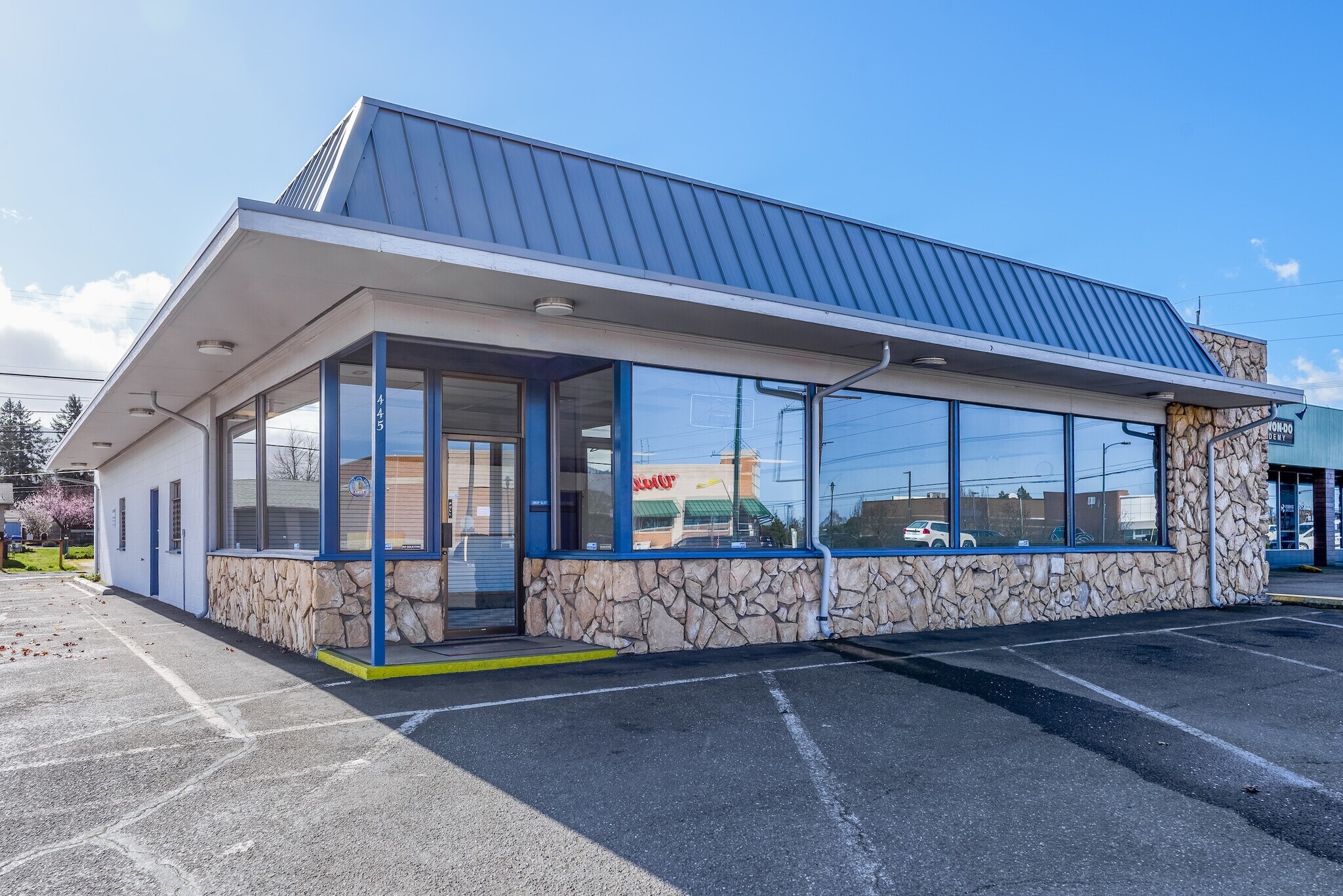 445 W Washington St, Sequim, WA for lease Primary Photo- Image 1 of 37