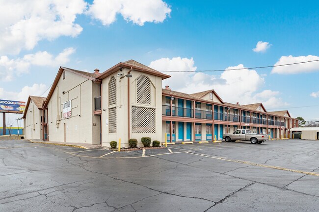 Plus de détails pour 7475 E Admiral Pl, Tulsa, OK - Services hôteliers à vendre