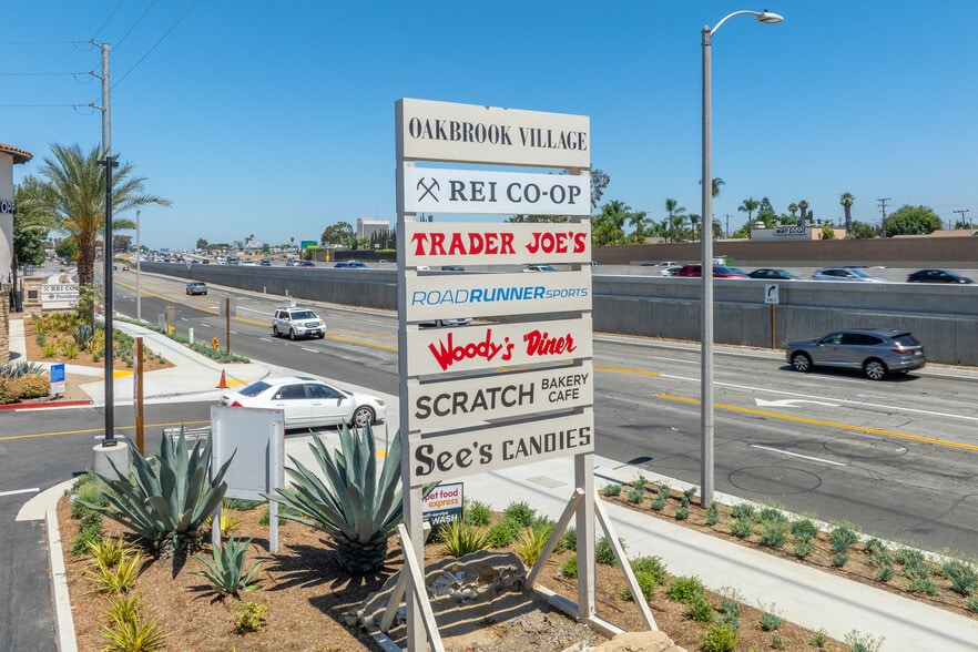 24231-24391 Avenida De La Carlota, Laguna Hills, CA for lease - Pylon Photo - Image 3 of 10