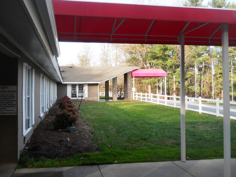 30 Dalea Dr, Asheville, NC à vendre - Photo du bâtiment - Image 3 de 3