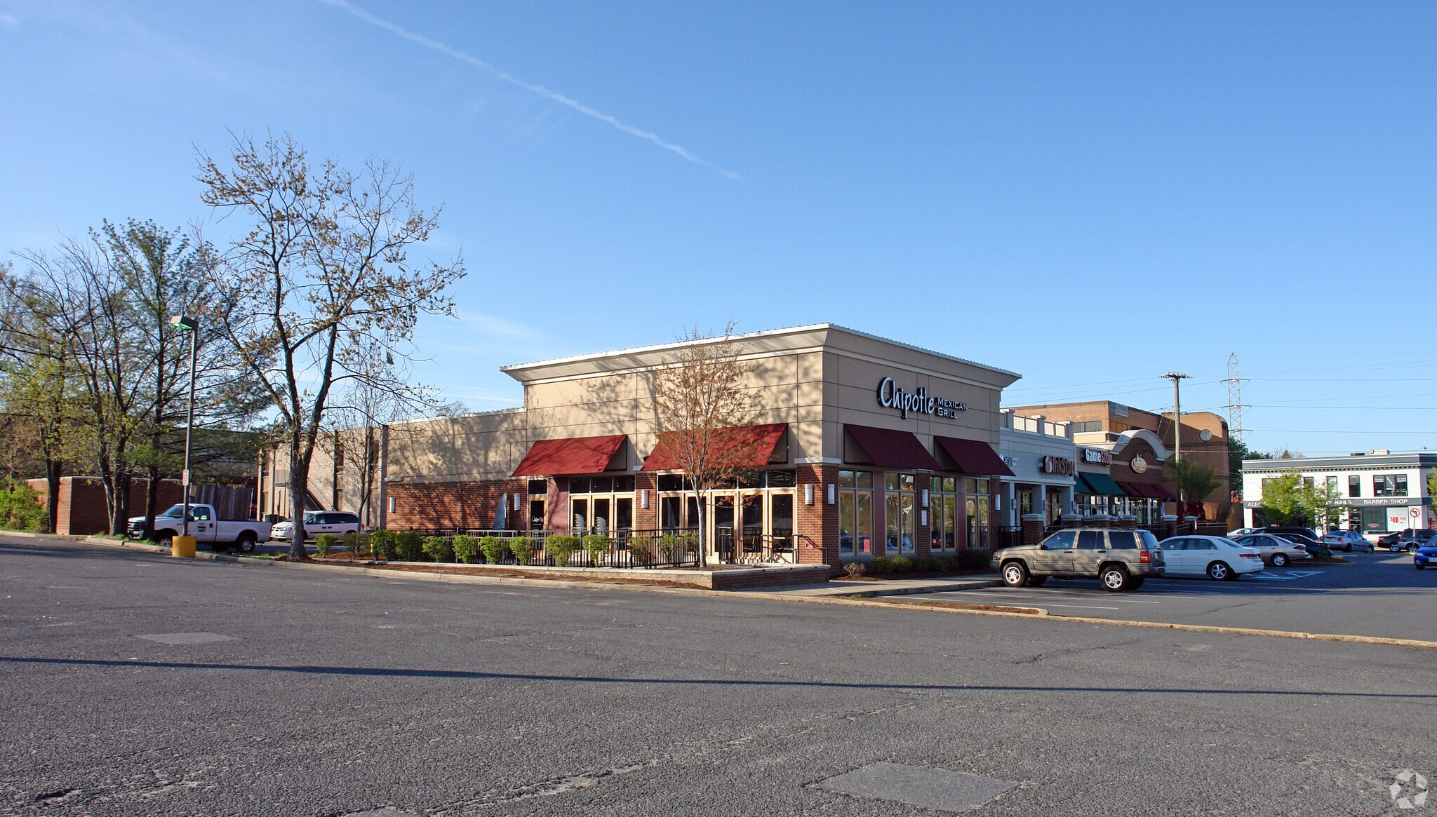 201-213 Maple Ave E, Vienna, VA for lease Primary Photo- Image 1 of 6
