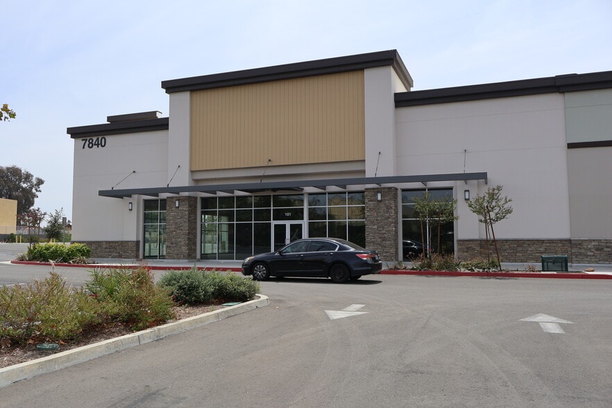 7920-7990 Limonite Ave, Jurupa Valley, CA à louer - Photo du bâtiment - Image 3 de 6