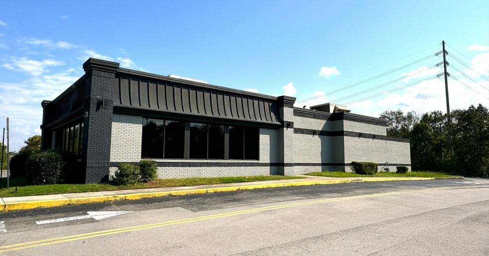 2904 Knoxville Center Dr, Knoxville, TN for lease - Building Photo - Image 2 of 16