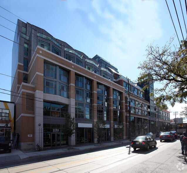 1155-1187 Queen St W, Toronto, ON à louer - Photo du bâtiment - Image 3 de 13