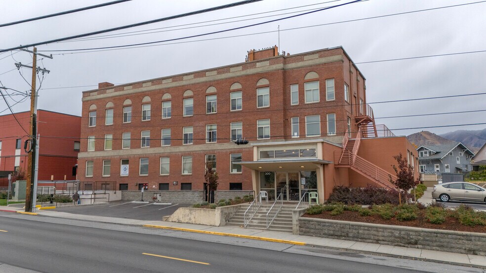 300 S Okanogan Ave, Wenatchee, WA à vendre - Photo du bâtiment - Image 3 de 19