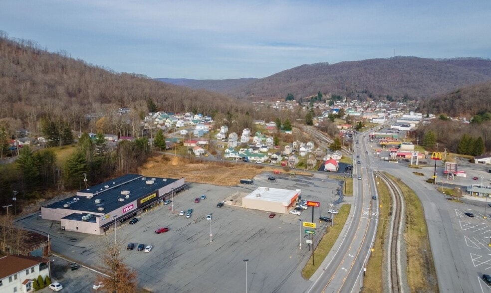 993 Kanawha Ave, Rainelle, WV for lease - Building Photo - Image 1 of 2