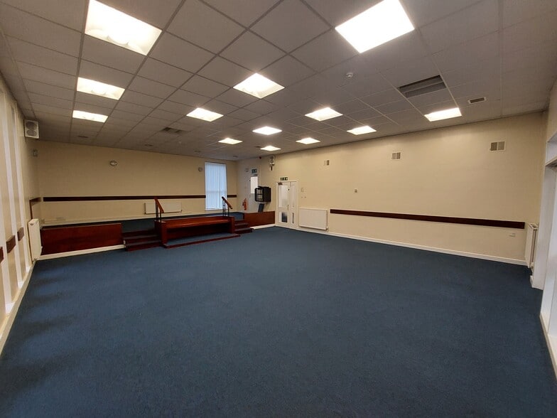 30 Elizabeth Av, Larbert for sale - Building Photo - Image 2 of 3