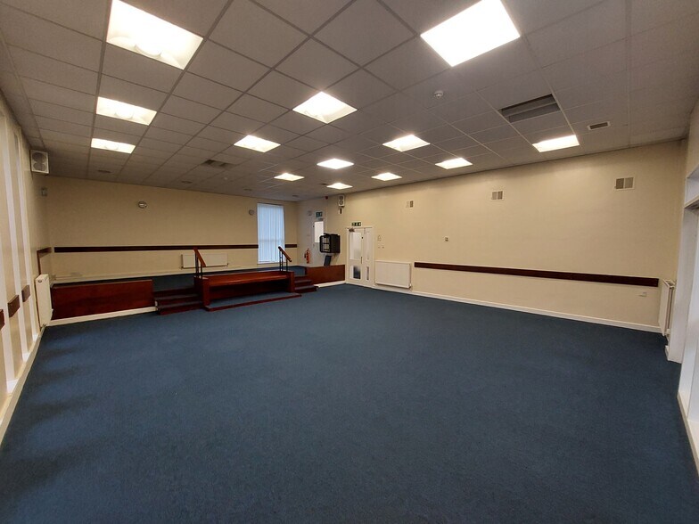 30 Elizabeth Av, Larbert à vendre - Photo du bâtiment - Image 2 de 3