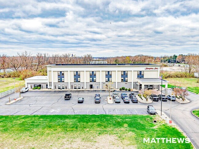 Plus de détails pour 59 E Rampart St, Shelbyville, IN - Services hôteliers à vendre