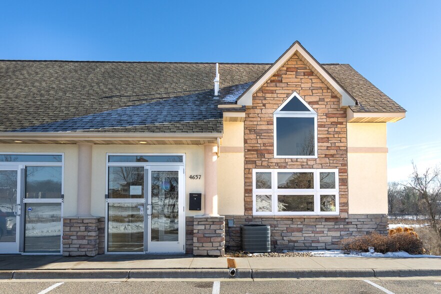 4641-4671 White Bear Pky, White Bear Lake, MN à vendre - Photo du bâtiment - Image 2 de 26