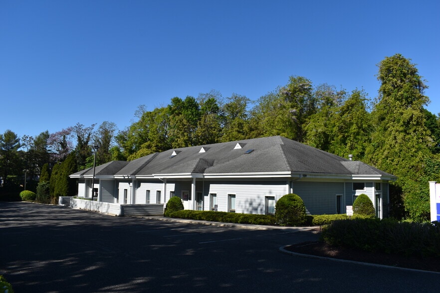 118 N Country Rd, Port Jefferson, NY for sale - Building Photo - Image 3 of 11