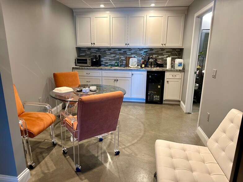 301 Mission Ave, Oceanside, CA à louer - Photo intérieure - Image 3 de 21