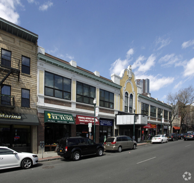 587-599 Main St, New Rochelle, NY à vendre - Photo principale - Image 1 de 1