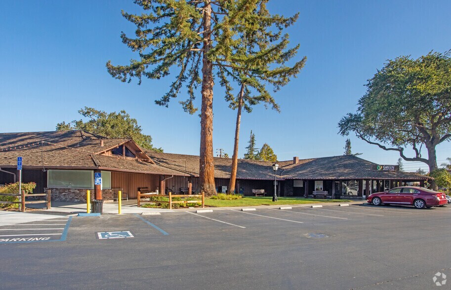 600-696 Fremont Ave, Los Altos, CA à louer - Photo du bâtiment - Image 2 de 5
