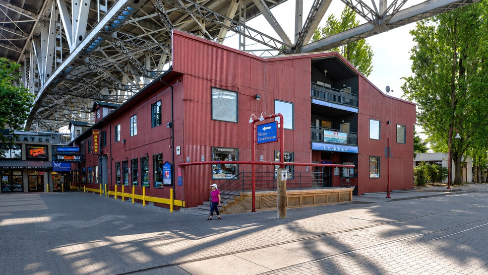 1551 Johnston St, Vancouver, BC à louer - Photo du bâtiment - Image 3 de 13